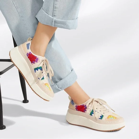 Crochet platform fashion sneakers. - Picture 2 of 14